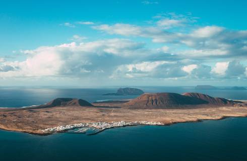 Doporučujeme! Ryanair - Španělsko - Kanárské ostrovy - levné letenky Lanzarote z Bratislavy (zpáteční) od 1.444,- Kč