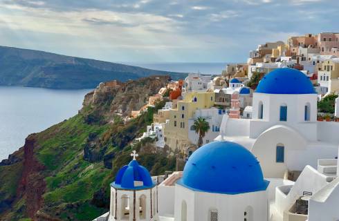 Doporučujeme! Ryanair ✈ Řecko - levné letenky na ostrov Santorini z Vídně na letní prázdniny ↔ od 1.961 Kč
