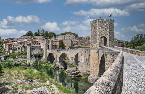 Španělsko ✈ obousměrné levné letenky Girona z Pardubic od 1.018 Kč