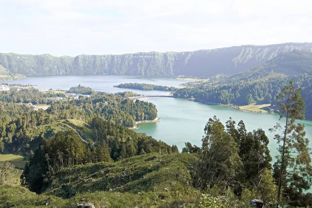 Azory ✈ ostrov Sao Miguel - obousměrné akční letenky Ponta Delgada z Prahy 6.490 Kč