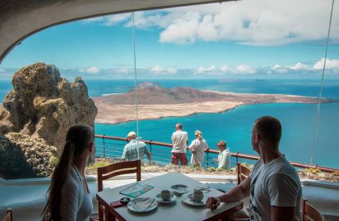 Kanárské ostrovy ✈ 4 tipy na obousměrné levné letenky na ostrov Lanzarote od 1.910 Kč