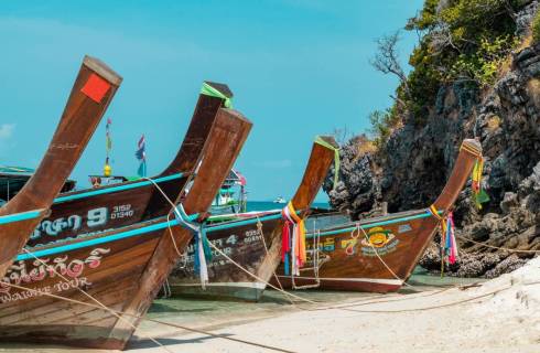 Hainan Airlines ✈ Thajsko - obousměrné levné letenky na ostrov Phuket z Prahy 14.590 Kč