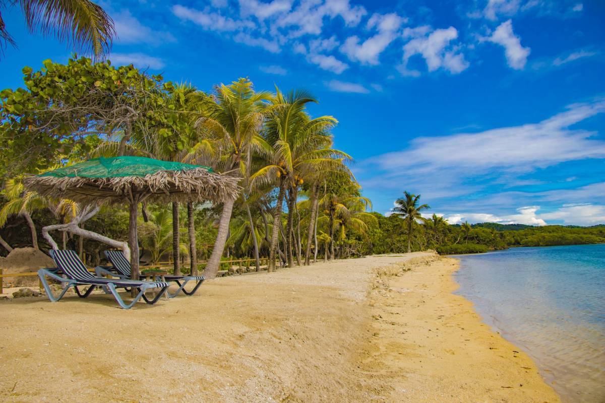 TIP! United Airlines ✈ Karibik - Honduras - akční letenky na ostrov Roatán z Mnichova ↔ 11.790 Kč